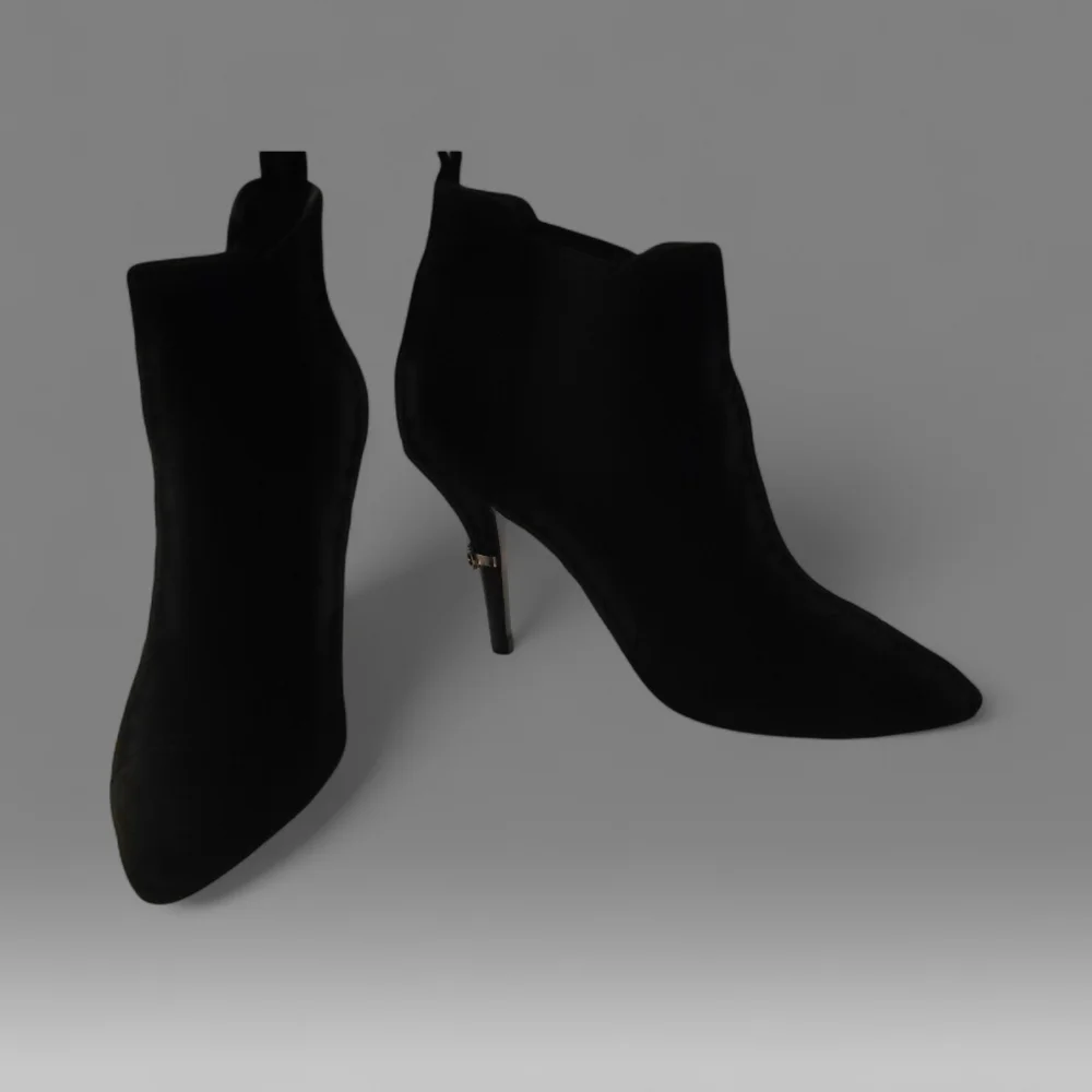 Tory Burch‎ Black Suede Ankle Booties Womens 6 Gold Logo Heel EUC Old Money Chic